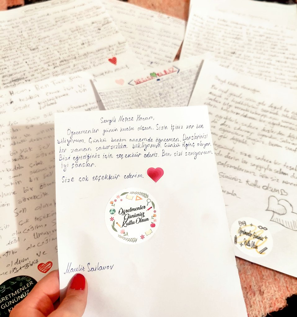 İyi ki öğretmenim💕
Mesleğini severek yapan tüm meslektaşlarımın günü kutlu olsun.🌸
#24KasımÖğretmenlerGünü