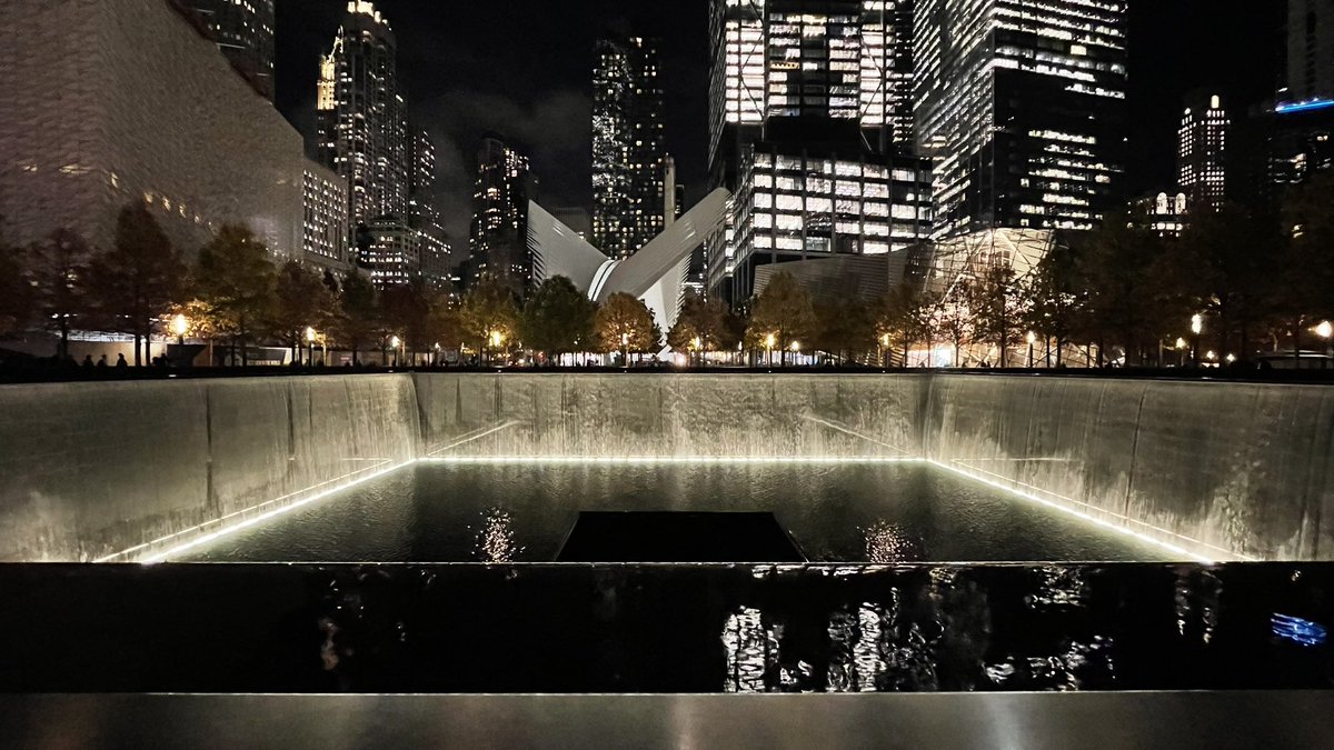 mrreidy78's tweet photo. @VodafoneUK 

World Trade Centre Memorial, North Tower. NYC.
#VodaPics https://t.co/hXaYZxc8bm
