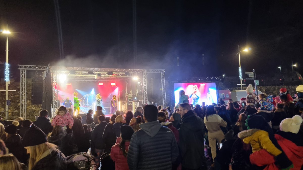 Christmas starts officially in Antrim tonight - <a href="/ANBorough/">Antrim & Newtownabbey Borough Council</a> <a href="/cmallantrim/">Castle Mall Antrim</a> <a href="/c21Theatre/">c21 Theatre Comp NI</a> &amp; local traders have done well on festivities for the tree 🎄switch on, thanks to all of them.
<a href="/Neilkelly13/">Neil kelly</a>
