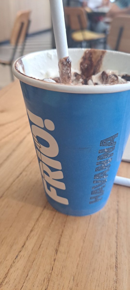 Pau_la90's tweet photo. @Havanna_arg  horrible el frapuchino de chocolate puro hielo sin sabor a nada.
Además  el vaso todo manchado.  #Horrible #JuninyParaguay si tardan tanto al menos q sea rico https://t.co/QGlUXi2pZx