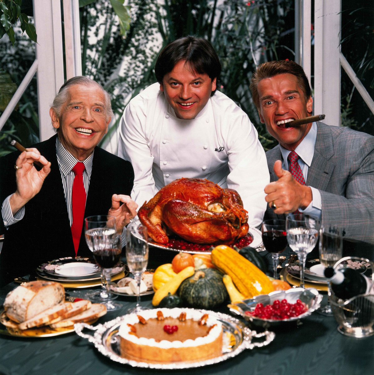 Schwarzenegger's tweet photo. Happy Thanksgiving - here’s the Thanksgiving email I sent to the village today! 🦃 https://t.co/TrurJEIVDS https://t.co/MjjuY4S0Zu