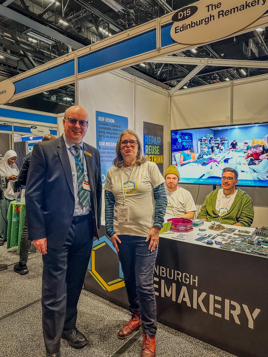 dav1dar's tweet image. Great to catch up with the team from @EdinRemakery at the @digitfyi event at the @eicc today.
Check out their website, edinburghremakery.org.uk
to find out more about their activities including workshops, tech repair, hire options and their free tech disposal for businesses.