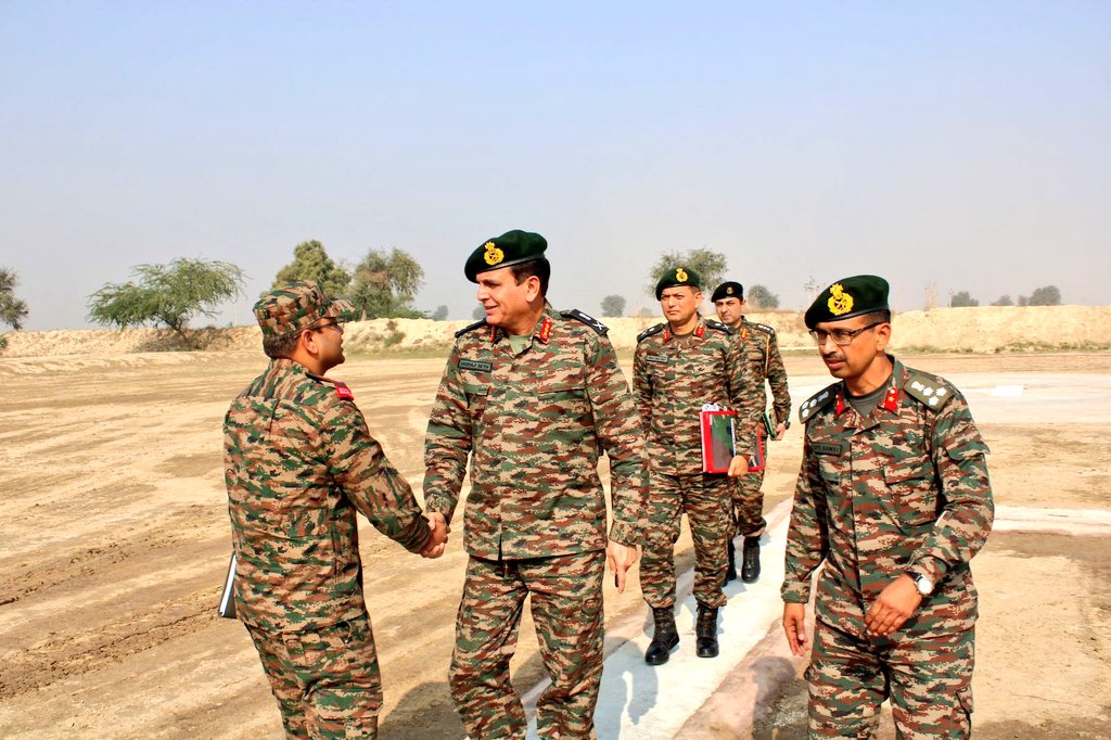 #LtGenDhirajSeth, #ArmyCdrSWC visited #AmoghDivision and reviewed the operational and security preparedness along the International Border. Army Commander complimented all ranks for their professionalism, commitment to duty and enthusiasm.