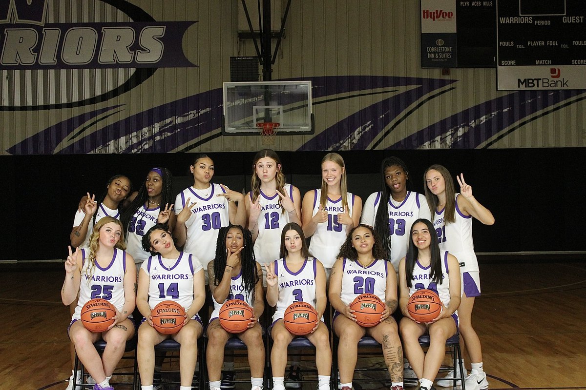WaldorfWBB's tweet photo. HAPPY THANKSGIVING🐔🏀

#GoWarriors https://t.co/rrOP8NG47I