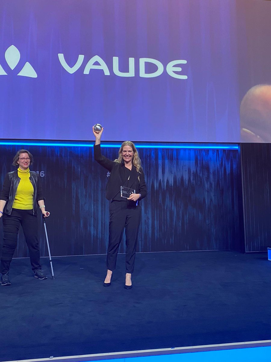 Ahh, wie toll! 😍 Wir bekommen überraschend noch den #Sonderpreis des Deutschen #Nachhaltigkeitspreis im Transformationsfeld #Wertschöpfungskette. Das ist eine riesige Ehre für uns, da wir uns sehr für eine nachhaltige und faire #Lieferkette weltweit einsetzen! #DNP16