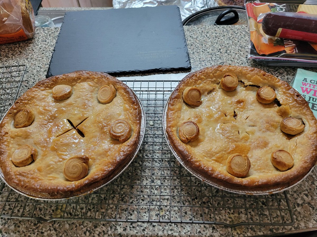 TheBigChef92's tweet photo. Hey what's up guys!? Happy Thanksgiving! Made some Apple Pies! #HappyThanksgiving    #applep #dessert https://t.co/cpcR1FgP2P