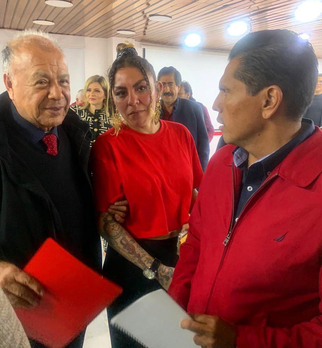 PTTuxtepec's tweet photo. En el PT, nuestro referente @lopezneliolenin tuvo la oportunidad de platicar con nuestro Dirigente Nacional, el Prof. @AlbertoAnayaGt donde le hizo llegar en propia mano,  su constancia como Coordinador Estatal de Afiliación Estatal. 

#LeninSiVa https://t.co/NhIaEdKDfT