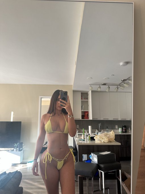 yellow https://t.co/qO2bmELTJx