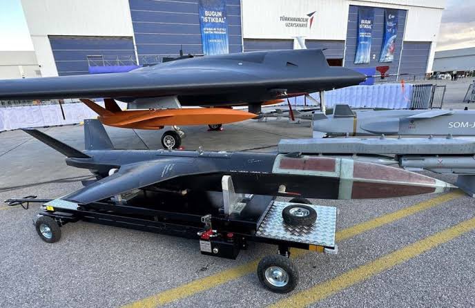 TurkishCentury's tweet photo. As #TUSAS' 5th-gen TFX/MMU #Kaan performs its maiden flight on Dec 27, it will also unveil a new era of #UCAV-augmented air combat with the use of autonomous (AI) & semi-autonomous (ground/pilot assisted) network-centric platforms like #Kizilelma, #Anka3, #TB3 & #SuperSimsek. 🇹🇷 https://t.co/V9xHzAvJ7z