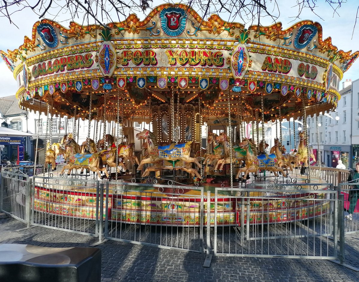 ksmoorepoet's tweet photo. Carousel in Waterford. I had to hold myself back from jumping on! ๐
#carousel #waterford #winterval #winter #november #seasonal #wednesdayadventure https://t.co/kFPxjnOoPp
