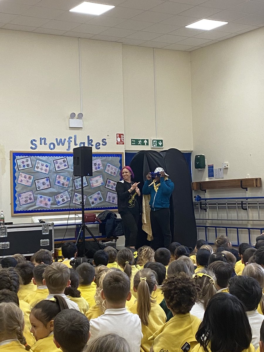 Bluebpef's tweet image. Electric umbrella!! @electricbrolly! All the children and I had the best time this morning! Thank you so much for visiting, hopefully we will see you again soon!!!