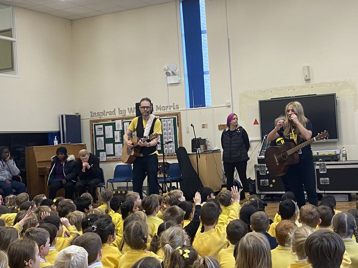 Bluebpef's tweet image. Electric umbrella!! @electricbrolly! All the children and I had the best time this morning! Thank you so much for visiting, hopefully we will see you again soon!!!