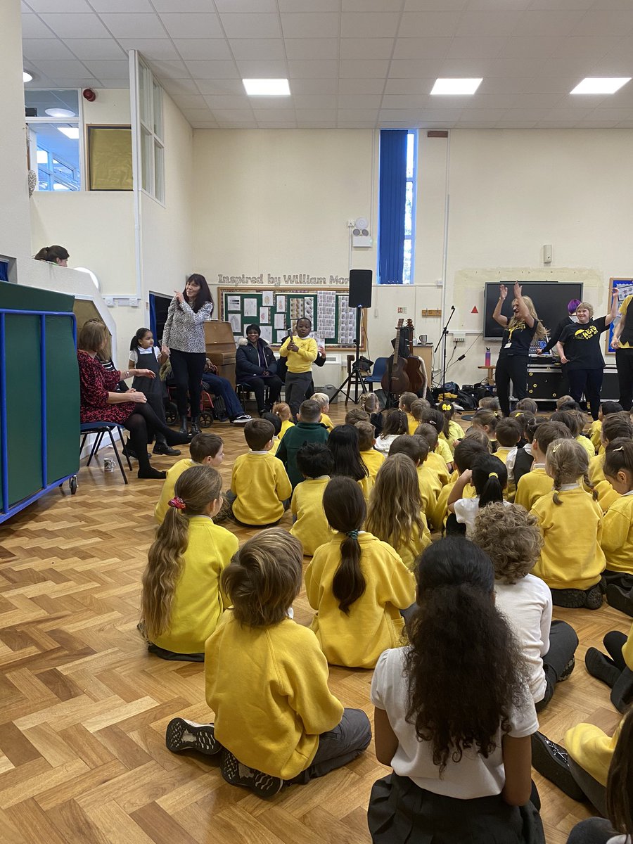 Bluebpef's tweet image. Electric umbrella!! @electricbrolly! All the children and I had the best time this morning! Thank you so much for visiting, hopefully we will see you again soon!!!