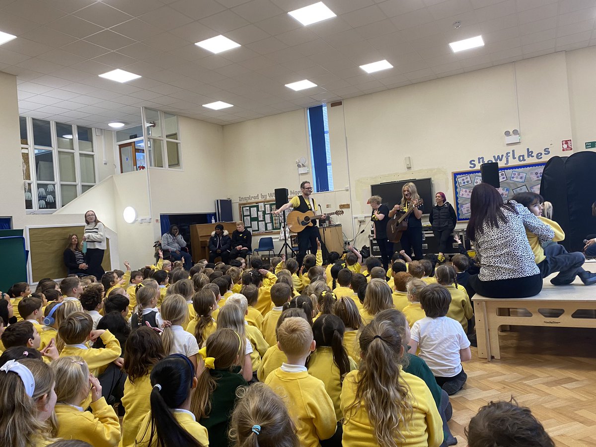 Bluebpef's tweet image. Electric umbrella!! @electricbrolly! All the children and I had the best time this morning! Thank you so much for visiting, hopefully we will see you again soon!!!