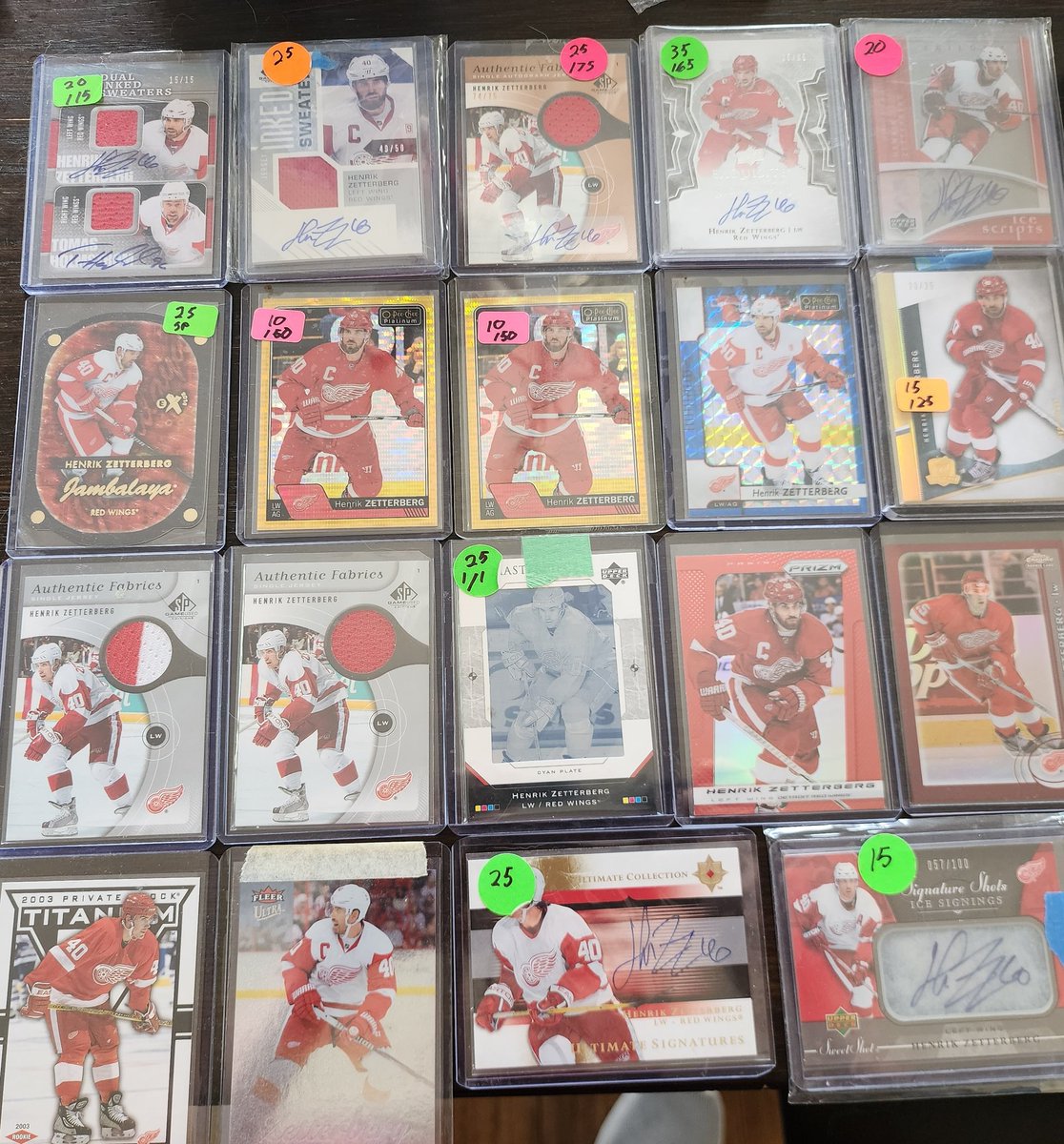 Holmstrom patch auto game used letter lot 100$ shipped.

Bowman 1/1 40 shipped
Draper cup retro 40$
Murphy 1/1s 20 each
Lashoff rc 1/1 auto 25$
Zetterberg rc auto /1000 25$
Quad patches /4 20$
andreas athanasiou rc patch /10 30$

Zetterberg lot 250$