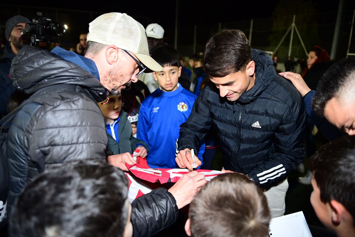 😄 Aurpegi ezagun ugari @udcTxantrea eta @AthleticClub-aren arteko 5⃣0⃣. urteurrenaren lankidetza estuaren ospakizunean Eskerrik asko ekitaldi hunkigarri honetara hurbildu zareten guztioi 😍 🤝 Orain, mendearen bila elkarrekin! #AthleticClub 🦁