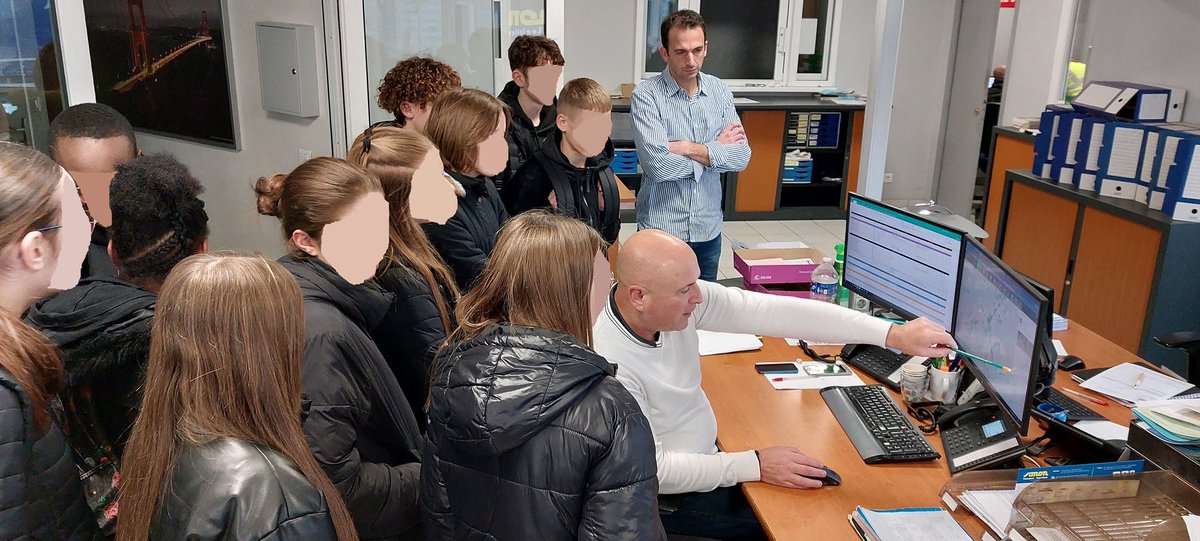 Découvrir de nombreux champs professionnels, s'ouvrir à tous les possibles... l'entreprise Simon à Rethel joue le jeu et offre à nos 3ieme du Collège Sorbon l'occasion d'aller rencontrer le monde du transport.