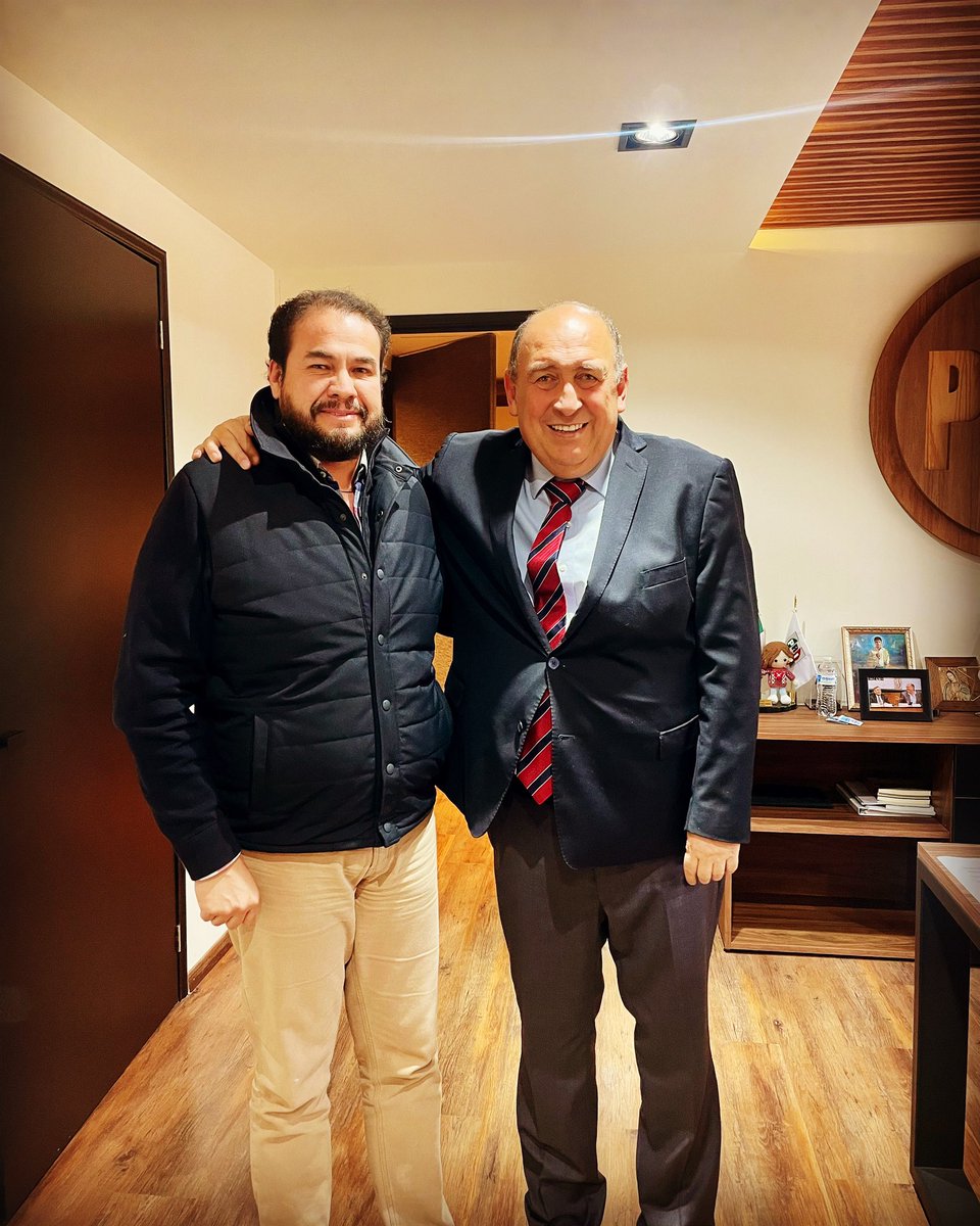 Un gusto poderme reunir y platicar con el ExGobernador <a href="/rubenmoreiravdz/">Rubén Moreira</a> quien es Coordinador <a href="/GPPRIDiputados/">Diputadas y Diputados Federales PRI</a> e intercambiar opiniones y proyectos. #LoMejorEstáPorVenir #VamosAPasosFirmes #VamosAGanar