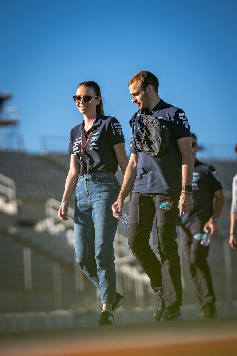 It's the last trackwalk of the year again... and we're going to show off our best choreography once more☀️🕺🏼🕺🏼 #ValenciaGP 🇪🇸 

#ExperienceMoreTogether #MoreFun #CFMOTOpower #CFMOTO #Moto3 #onefamily #Motorcycle #Racing #finale #valencia #spain #ricardotormo
