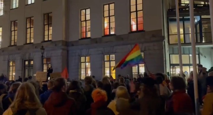 In Utrecht protesteren linkse wokies, die zeggen VOOR democratie te zijn, TEGEN een democratische uitslag: De winst van Wilders. 

Doe een ♥️ &amp; RT als je dit linkse TUIG ook zo ZAT bent!