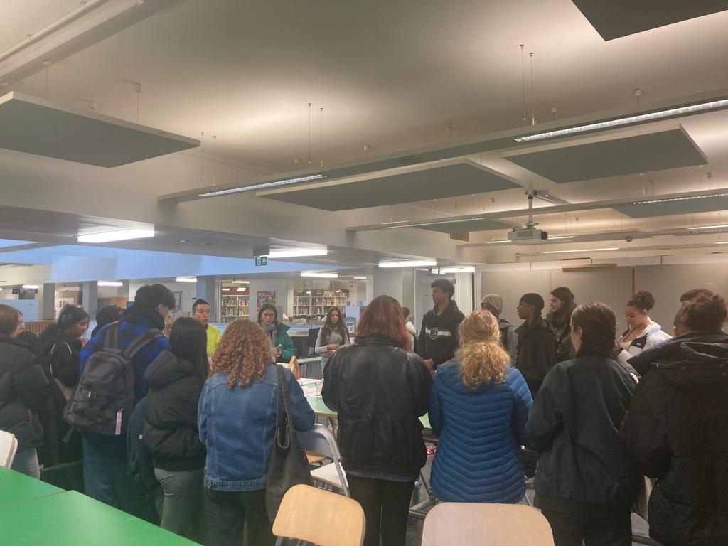 BChallonerArt's tweet photo. A level art masterclass in Architecture, interior design and landscape architecture at BCU @BishopChalloner https://t.co/Tgo6PDRG1Y