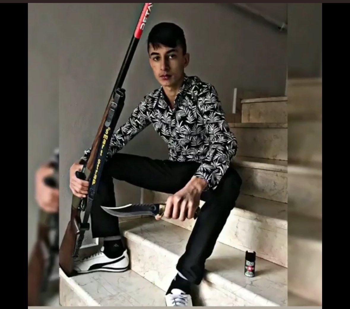 BU KATİLİN İSMİ DOĞUKAN TAŞTEKİN SARHOŞ BİR ŞEKİLDE OTOYOLDA YARIŞIRKEN BABAMIN ARACINA ARKADAN ÇARPIP BABAMI ÖLDÜRDÜ.YÜZDE YÜZ KUSURLU OLDUĞU ORTAYA ÇIKTI.ANCAK 3 AY SONRA SERBEST KALDI. DEVLET Mİ KATİLLERİ CEZALANDIRMAKTAN ACİZ YOKSA HAKİM KATİLİ Mİ KORUYOR <a href="/yilmaztunc/">Yılmaz TUNÇ</a>