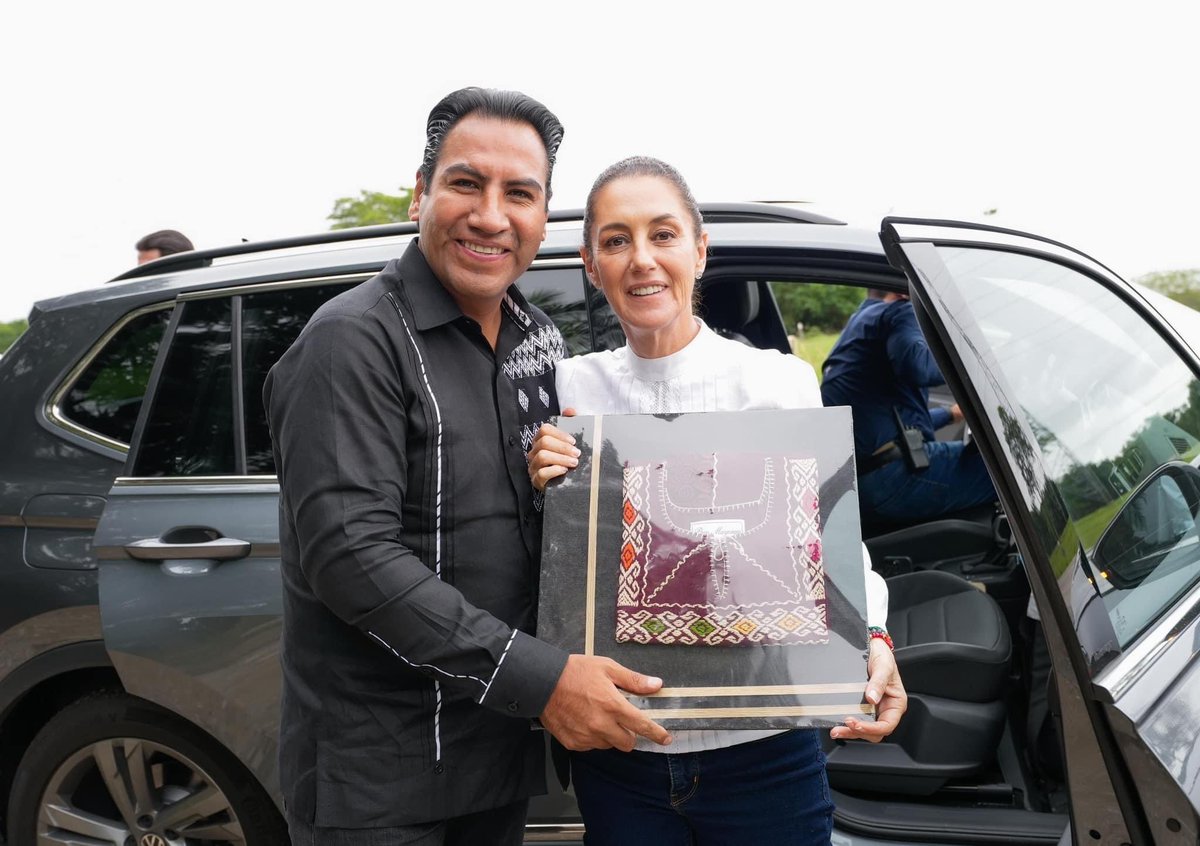 La ERA de la UNIDAD: el coordinador de la 4T en #Chiapas recibe a la candidata de <a href="/PartidoMorenaMx/">Morena</a> a la presidencia de México <a href="/Claudiashein/">Claudia Sheinbaum Pardo</a>. Hablan el mismo lenguaje de unión, equipo y triunfo. Binomio bien consolidado.