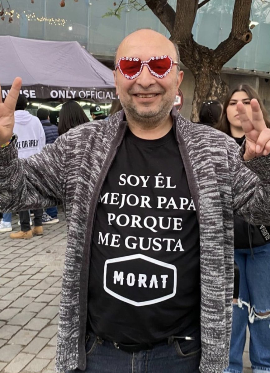 > "I'm the best dad cause I like Morat" < 
(っ◔◡◔)っ ❤️❤️❤️

We agree, you are the best dad!! We wish our dads love Morat like you ✨

Not our photo. If this is your pic please dm us so we can credit you. 

#morat #moratfans #jpvillamil7 #simonvargas #jpisaza #martinvargas96