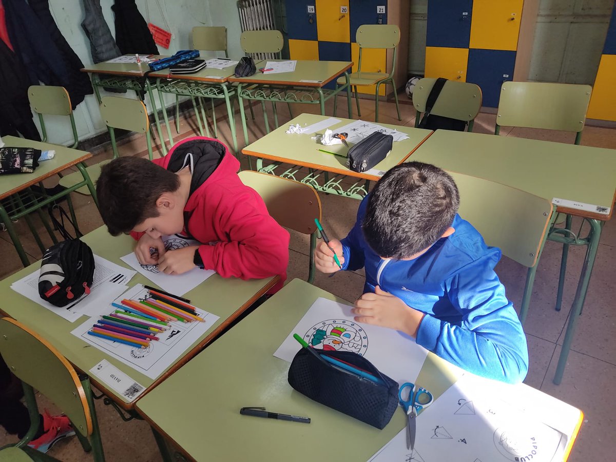 smiportu's tweet photo. DBHn tailerrak garatzen ditugu Juan María astean.

Papiroflexia, lettering, talleres de creatividad en ESO en la semana de Juan María.

#EtorkizunariBegira #LaMennaisCUIDA @KristauEskola #jm23 https://t.co/EBnUx2lmkY