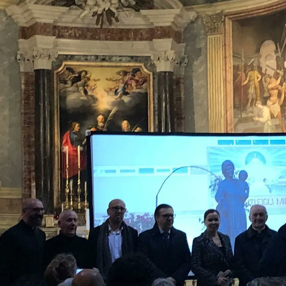 federicocenci's tweet photo. Alla proiezione dell'anteprima del docu-film #Rai sulla vita della mistica cristiana #Natuzza #Evolo con Mons.VITTORIO FORMENTI.
Qui con Don Elio Lops, parroco della basilica dei Santi Vitale e Compagni Martiri in Fovea,Cappellano del Comando dei Vigili del Fuoco. https://t.co/hnt1C7CL5f