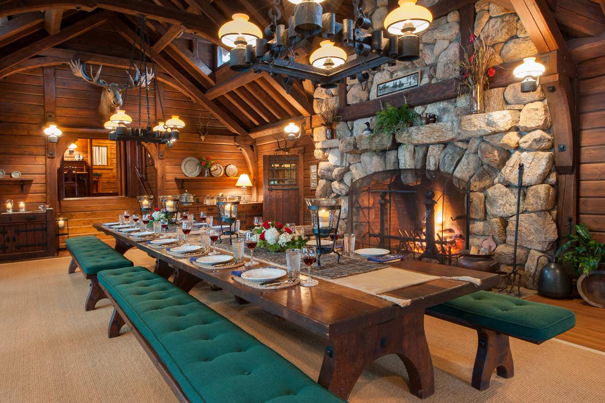 May your table be bountiful with delicious food &amp; hearts filled with abundance today as you celebrate with family &amp; friends in the glow of autumn. Happy Thanksgiving from all of us at Lake Kora! #adirondacks #Thanksgiving #iloveny #upstatenewyork #LuxuryTravel #privatetravel #adk