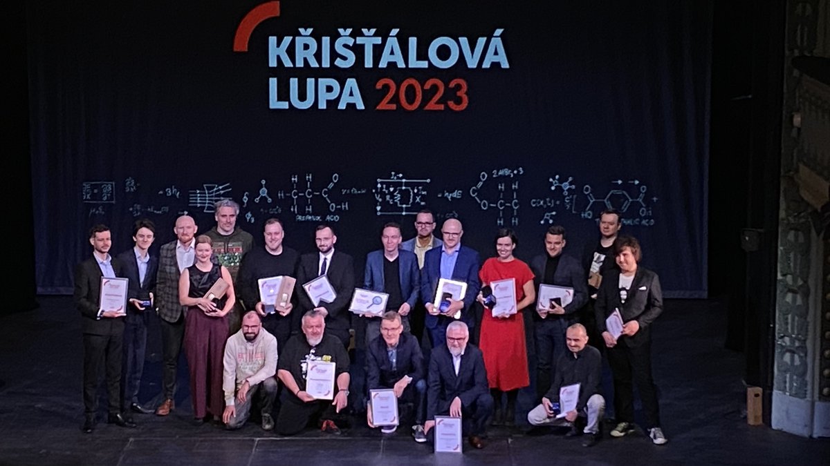 Křišťálová Lupa – Cena českého Internetu: Jak dopadl letošní osmnáctý ročník? Přinášíme kompletní výsledky: 1url.cz/duTNQ. Ceny byly vítězům slavnostně předány právě teď v Divadle pod Palmovkou. Ještě jednou všem gratulujeme. #kristalovka