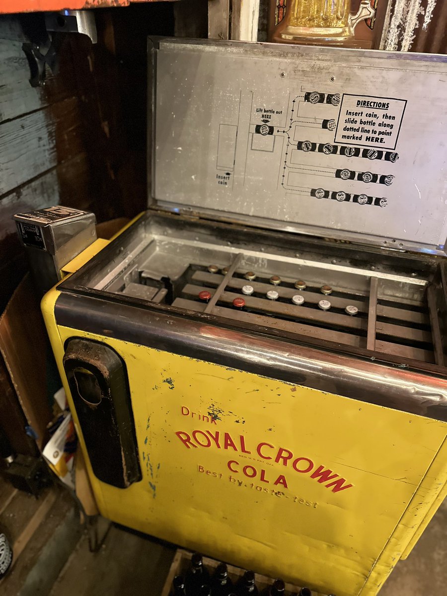 Soaps27's tweet image. Thanksgiving in the Michigan “he shed” is where it’s at. #ludington