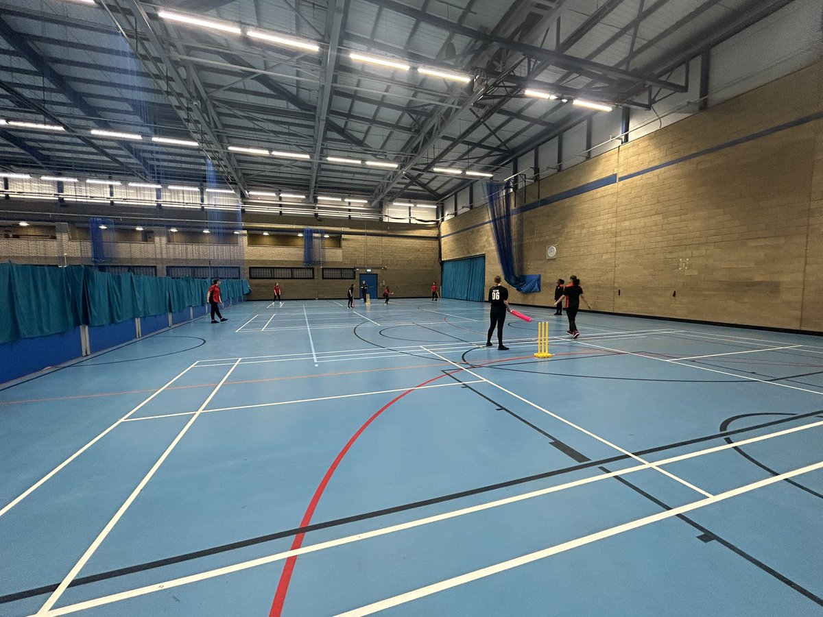 MoretonPe's tweet photo. Fantastic effort by the Year 9/10 Girls who competed at the City Indoor Cricket Competition today. The Girls made huge progress throughout the day and in the last game scored over 100 runs in the allotted 8 overs. #moretonpe https://t.co/hmrlLFnLNt