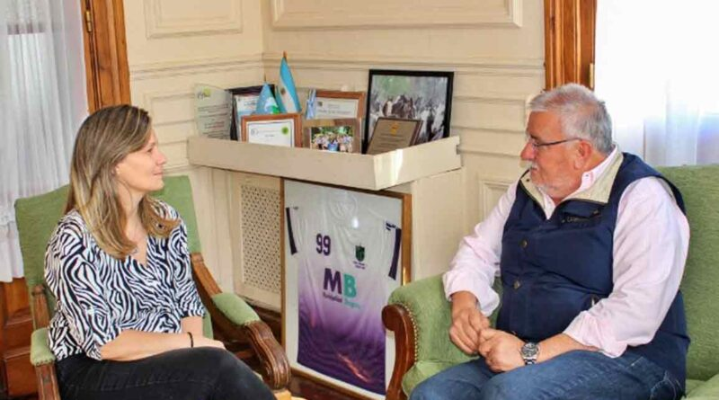 laquartaweb1's tweet photo. #9deJulio #Bragado En medio de la transición, Gentile se reunió con Gatica https://t.co/RRgYTe6HQy https://t.co/hJ19Iu6J30