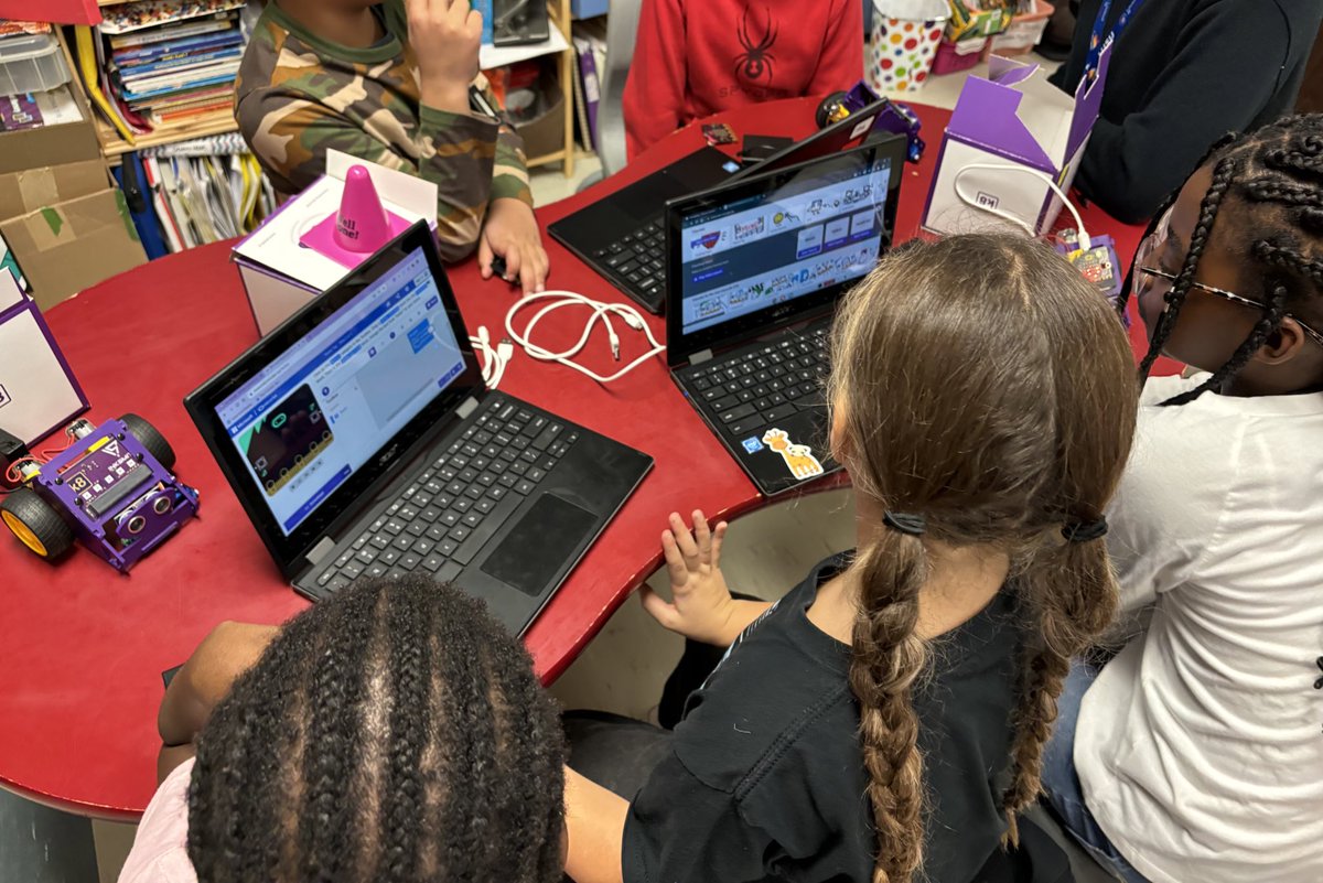 StKateriOCSB's tweet image. So fun to watch students teaching students. @ATeacherLifeSKT’s grade 3 students guiding Mrs. Dillon-McKay’s class in coding @microbit_edu. There were even varying levels of expertise to help designated by coloured cones! Love this #LearningPartnership. #ocsbDL #BeSKT