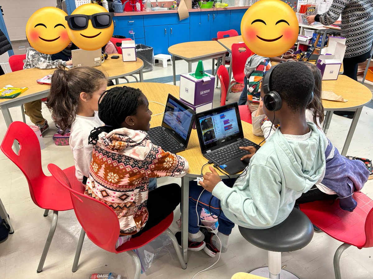 StKateriOCSB's tweet image. So fun to watch students teaching students. @ATeacherLifeSKT’s grade 3 students guiding Mrs. Dillon-McKay’s class in coding @microbit_edu. There were even varying levels of expertise to help designated by coloured cones! Love this #LearningPartnership. #ocsbDL #BeSKT