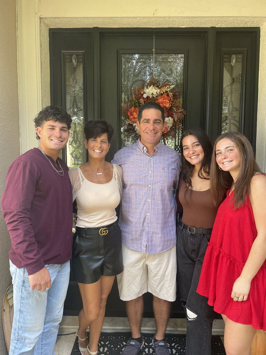 abarkett17's tweet photo. Happy Thanksgiving from the Barketts!! https://t.co/eP7qt7gXPM