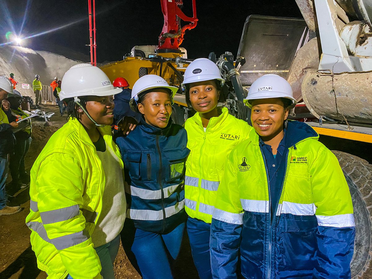 jessicaDlamini's tweet photo. With the LHDA Young Proffessionals   .. Engineering is starting to look a lil like this 🏗️🥾🚧 https://t.co/88GFPaKAqU