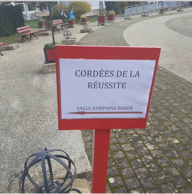 CollegeDR79's tweet photo. Cordées de la réussite : c’est reparti avec organisation d’une journée de cohésion au lycée Haut Val de Sevre de Saint Maixent l’Ecole https://t.co/zoc82ObJ72