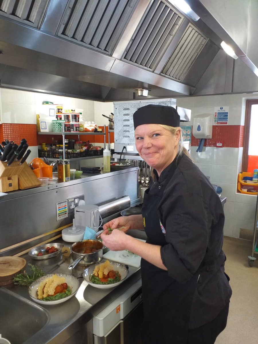 Congratulations to @Academy_Food_UK very own @Brown78Jennifer on winning The @OCSUK_IRE Dish of The Year Award! Jenny's dish was a Greek inspired pork fillet stuffed with feta, mixed herbs, mint & lemon, in crispy filo pastry served with potatoes, kale & pomegranate dressing