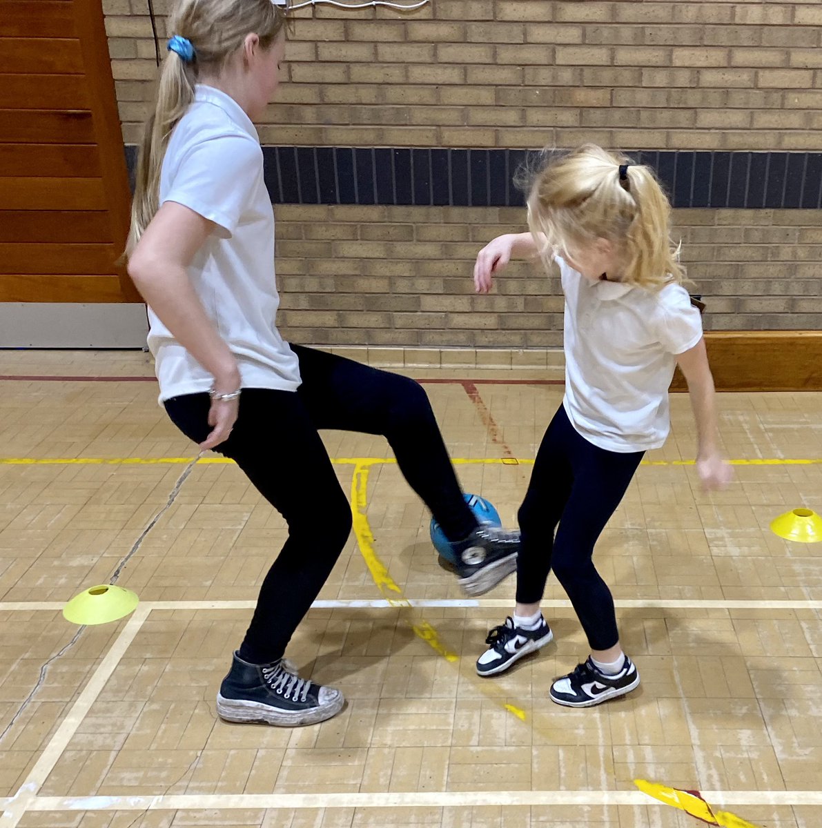 MrsMPrimary7's tweet photo. Some silky skills and determination on display during today’s football training! @ASC_Jen https://t.co/d4HRCpfiIJ