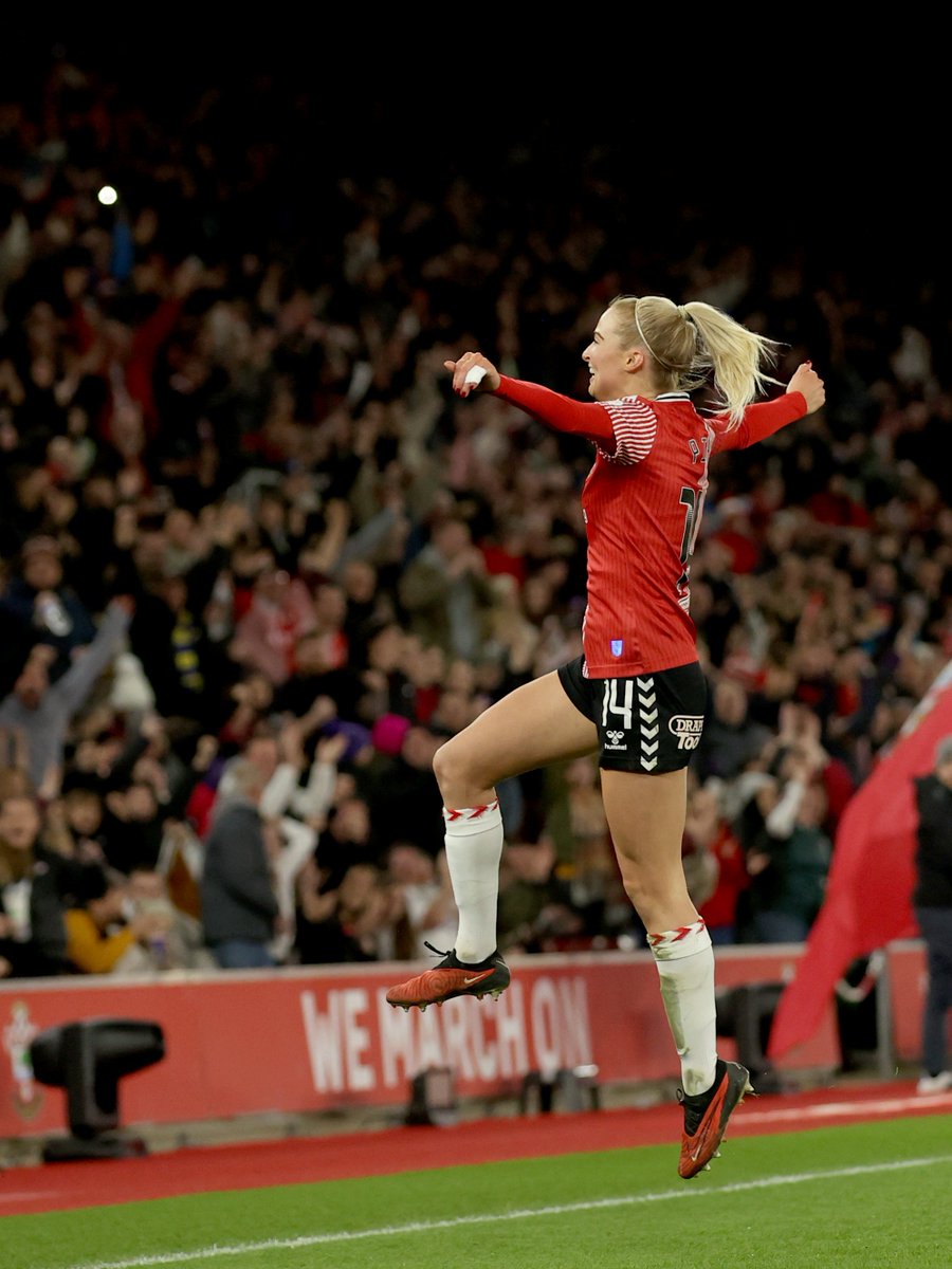 SaintsFCWomen's tweet photo. 😍 https://t.co/ot58WqYEkB
