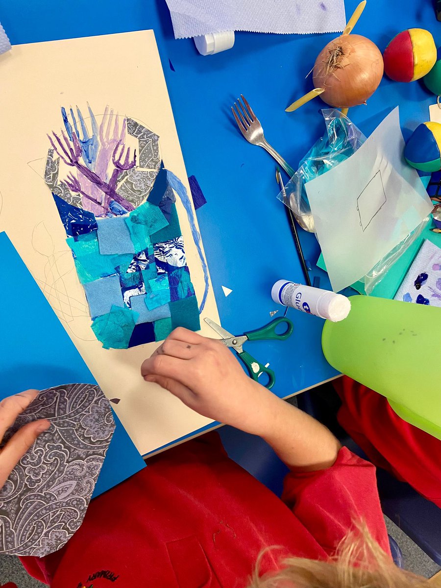StMargaretsCEP2's tweet photo. Year 6 have really enjoyed their ‘Painting and Collage’ art unit and today brought their own still life models in from home. We saw some fabulous art skills in action: cubism, balance, observational drawing, painting, collage. Well done Y6 🎨🧑🏻‍🎨🎨 @Curriculum_USP https://t.co/8XQOz7OGr0