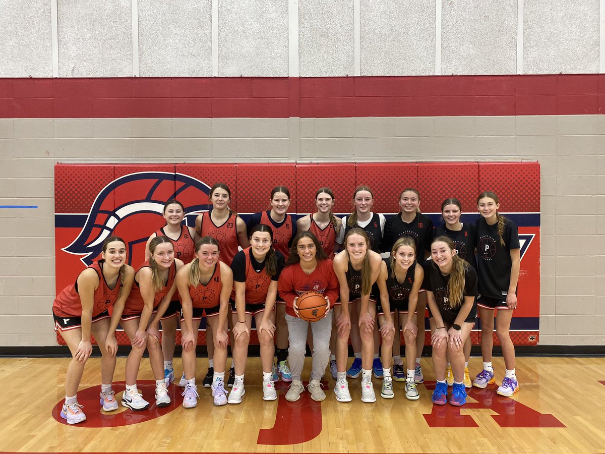 KFree3312's tweet image. Thankful to coach and lead this group of athletes. They’re great role models on and off the court and love to compete. #1sec