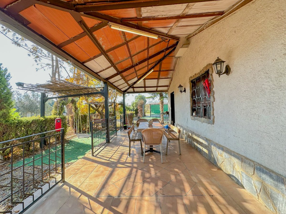 grupbadia's tweet photo. 🌿 Oportunitat única a Alcarràs! Xalet Rústic EN VENDA🏡

Finca de 1650 m2 en plena natura
Casa de 48 m2 amb 2 hab. i 1 bany
Xemeneies, porxo, llum i aigua
📍 Tranquil·litat rural a prop del poble
🔍 Contacta per saber més!
#GrupBadia #XaletRústic #Alcarràs #Immobiliària https://t.co/wAkBGk2E8b