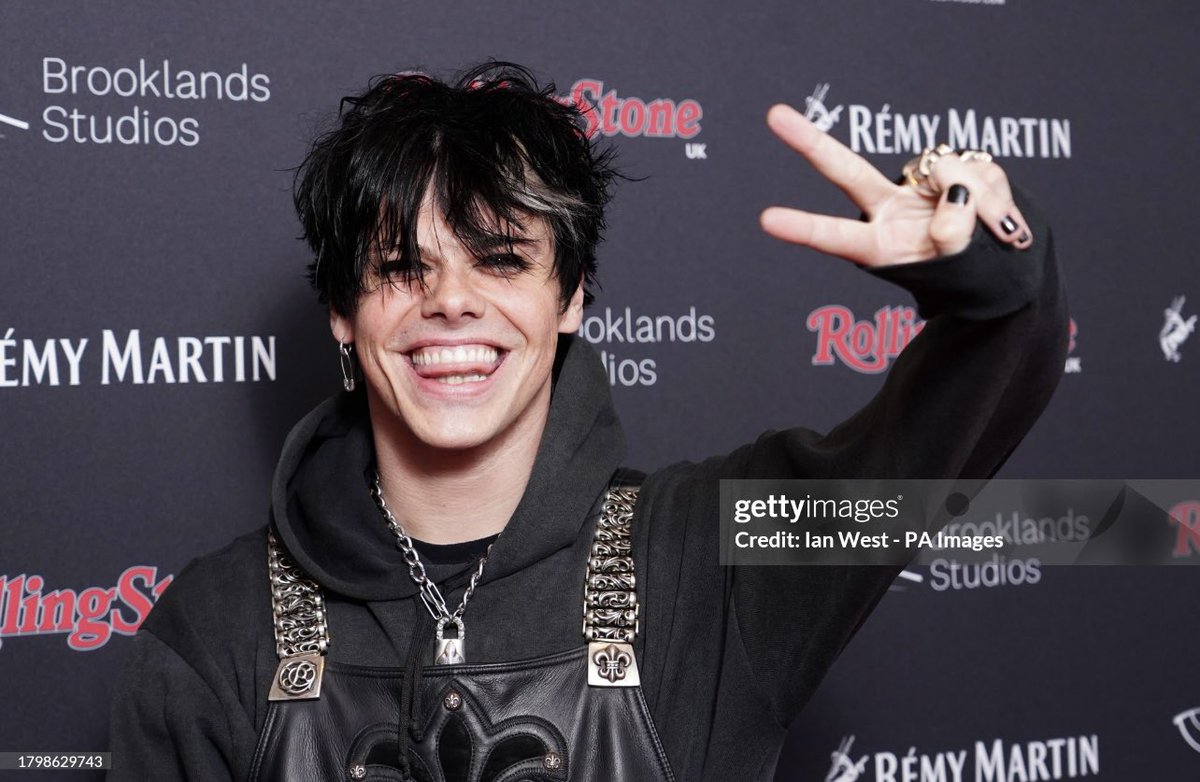 yungbludES tweet picture