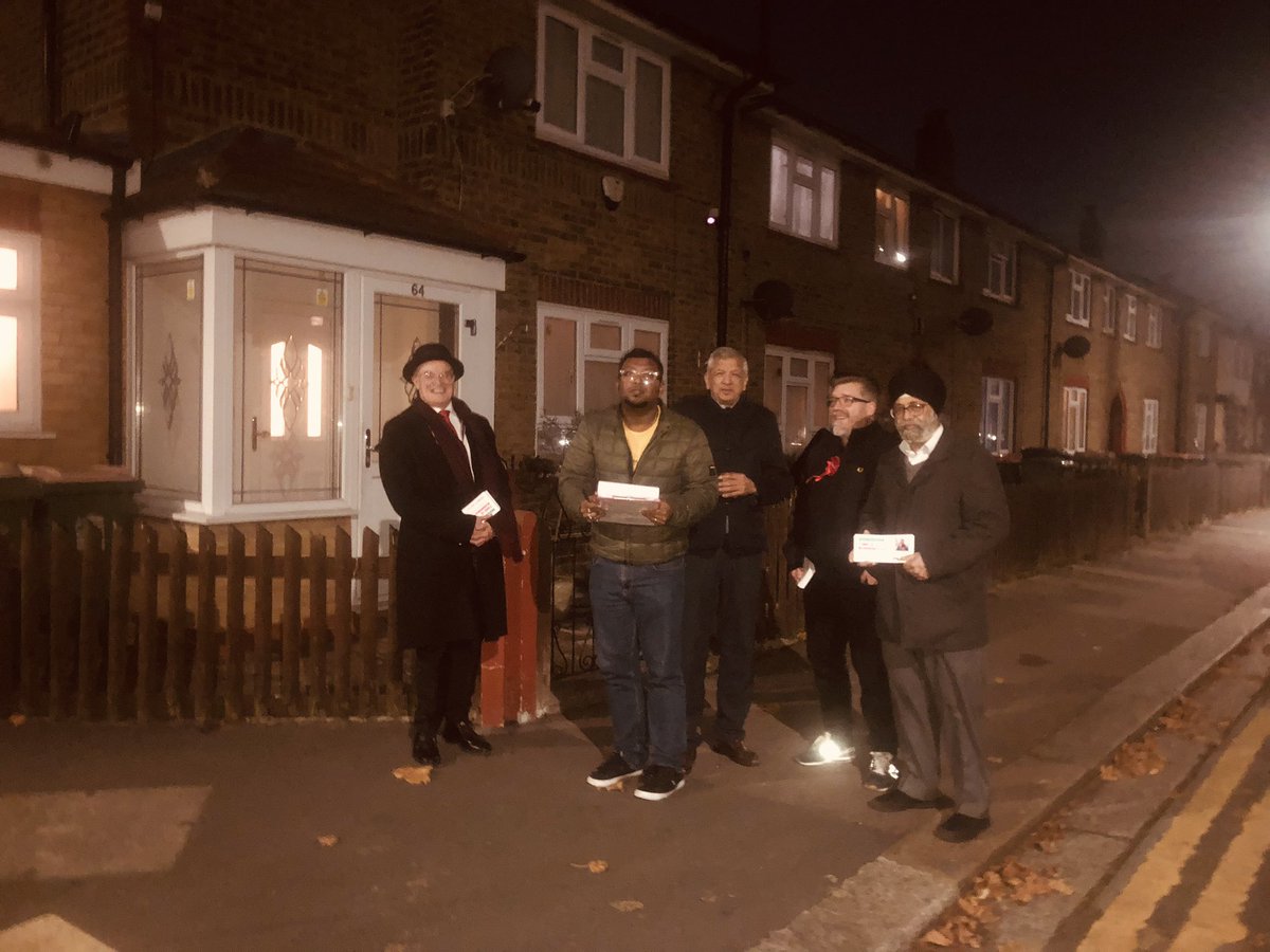 📣 Plaistow North By-Election 🌹 🗳️ Out with the phenomenal @newham_labour team reminding voters that polls close at 10pm 🕙 🗳️Vote Aktharul Alam who be in your side taking action on fly-tipping 🧹 🗳️#VoteLabour 🌹