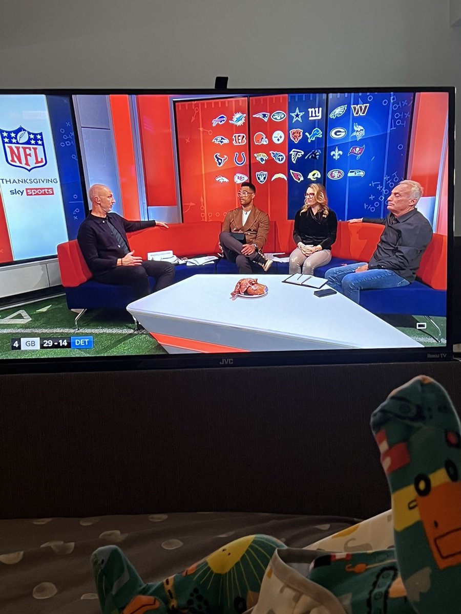 Fair play, <a href="/SkySports/">Sky Sports</a> going all out with their Thanksgiving spread 🦃
