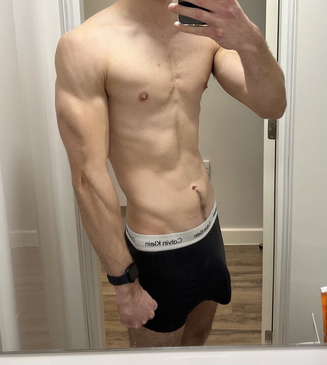 Senspackage's tweet photo. What do you notice first?
.
.
.
#gym #gymaddict #Gymbro #bulge #bulgeunderwear #CalvinKlein #boxers #flex #topless #underwear https://t.co/5alGXqWWon